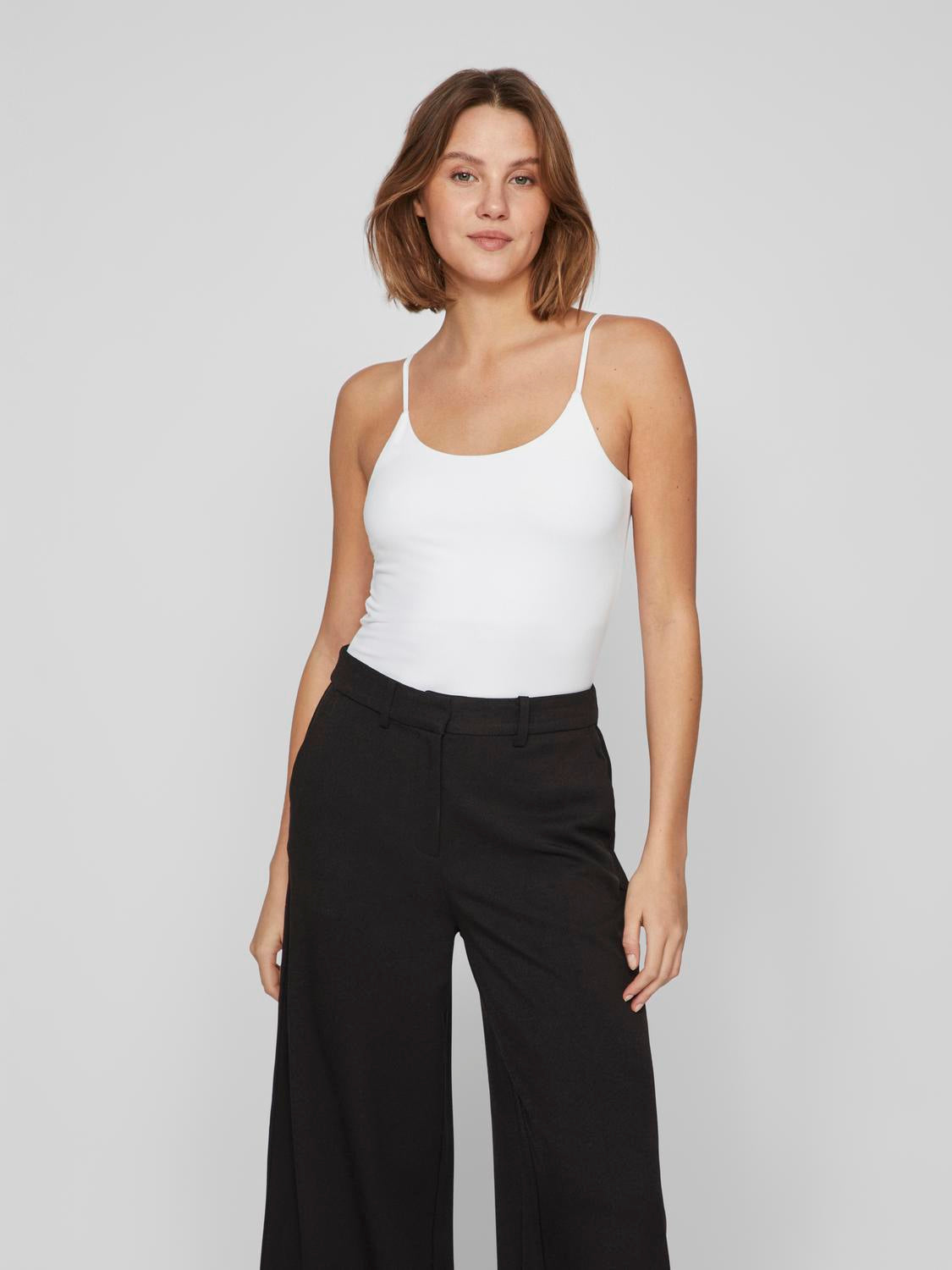 model_shot-front